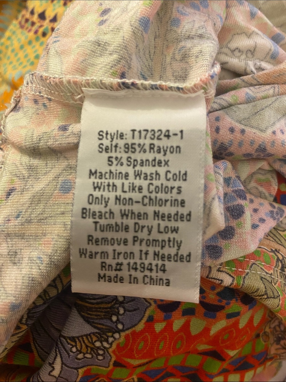 Johnny Was Janie Favorite Short-Sleeve V-Neck Tee Mosaic/Avelar Multi Print XL - Picture 5 of 5